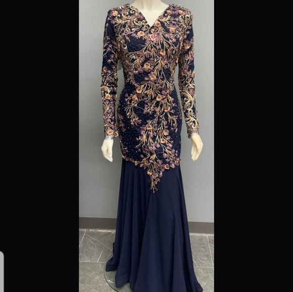 Dress - Picture 3 of 3